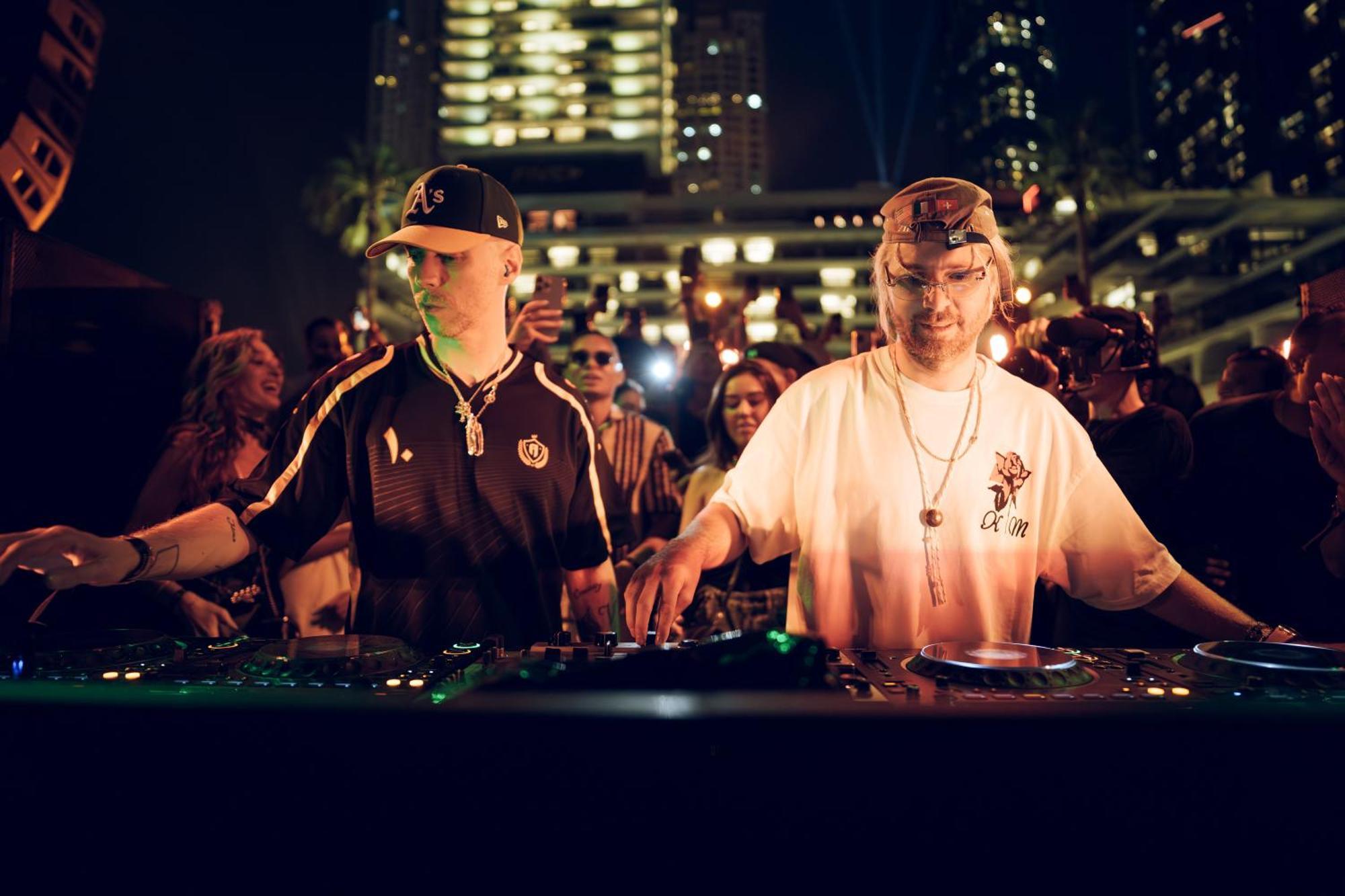 Five Luxe Hotel Dubai Exterior photo The Hacker Twins performing in 2016