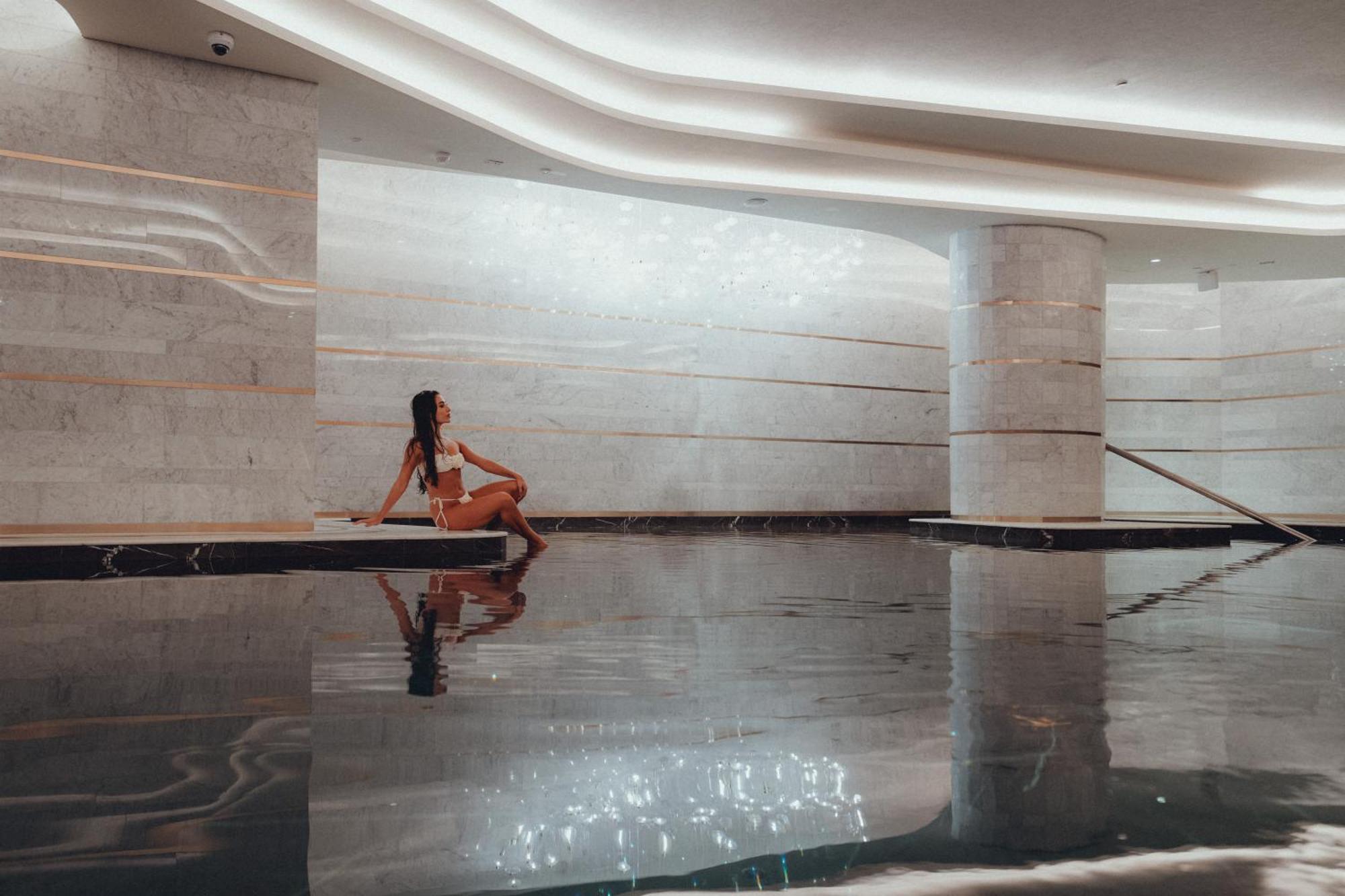Five Luxe Hotel Dubai Exterior photo The pool at the spa