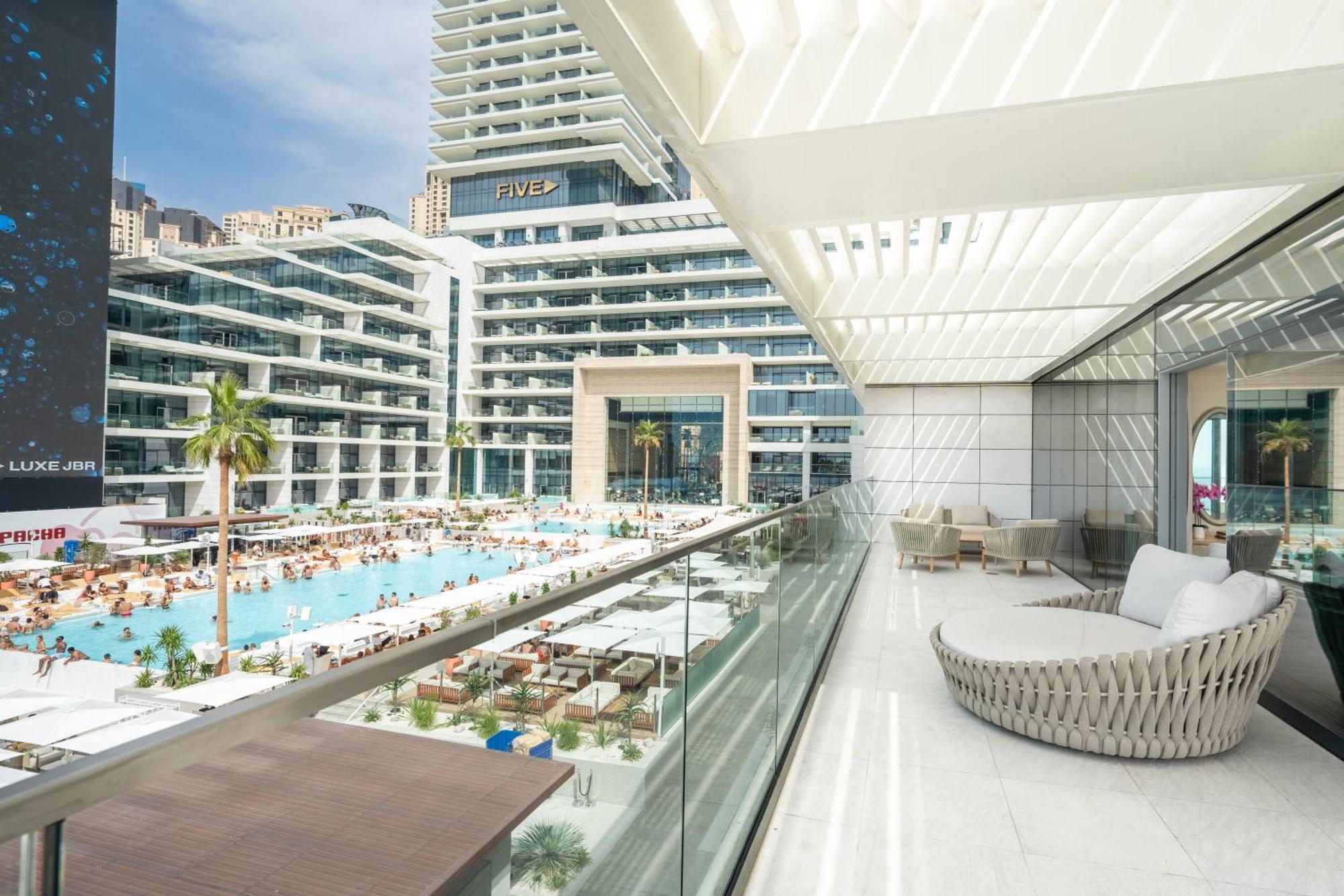 Five Luxe Hotel Dubai Exterior photo The pool at the Hilton Athens