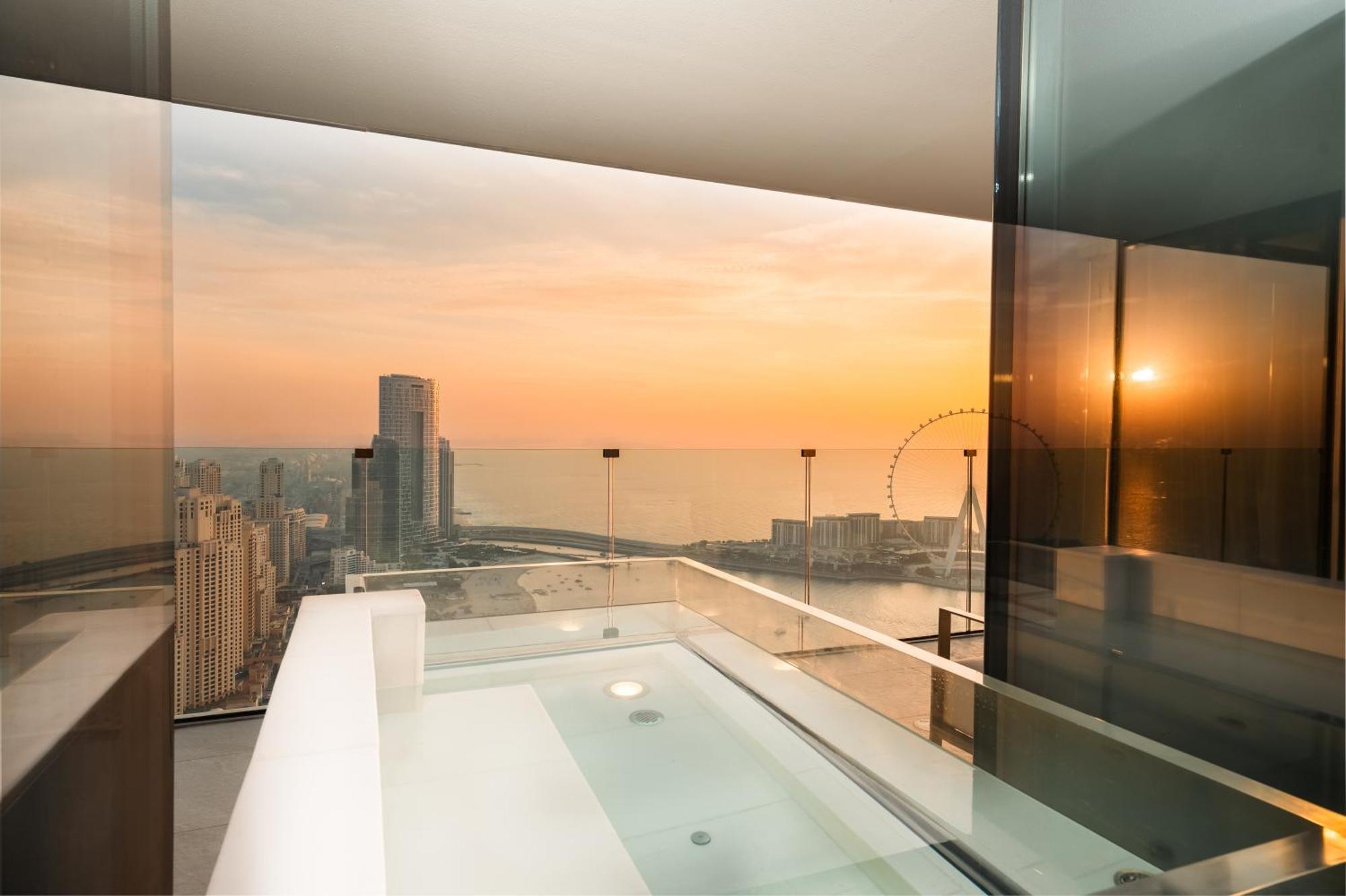 Five Luxe Hotel Dubai Exterior photo The view from the bathroom of a suite at the Marina Bay Sands