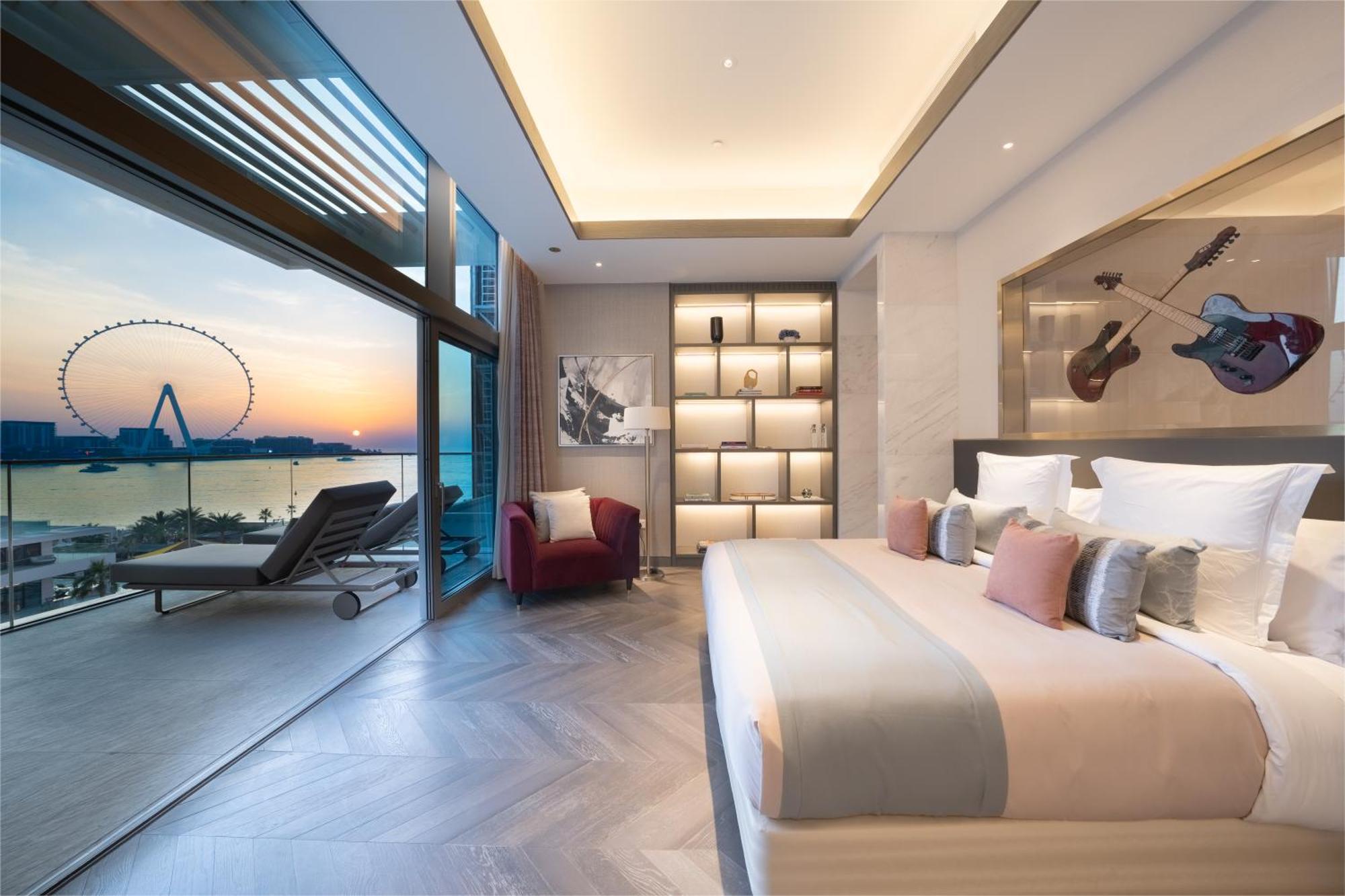 Five Luxe Hotel Dubai Exterior photo The bedroom of a Sky Suite