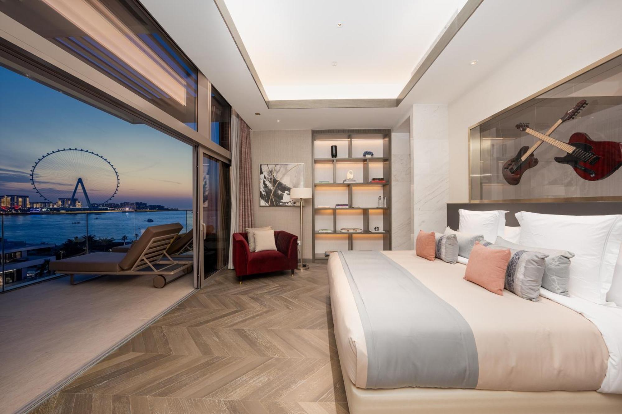 Five Luxe Hotel Dubai Exterior photo A bedroom at the hotel
