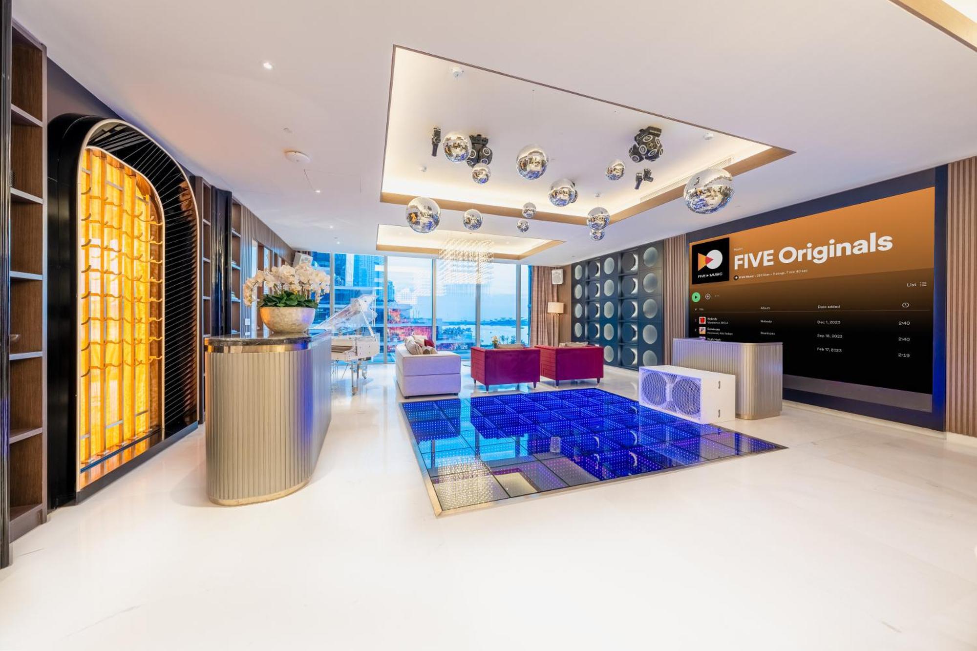 Five Luxe Hotel Dubai Exterior photo The FIVB Headquarters in Lausanne