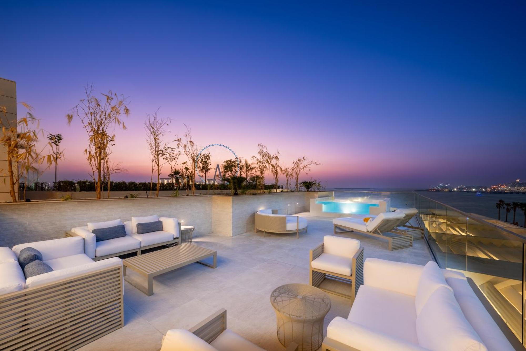 Five Luxe Hotel Dubai Exterior photo Rooftop pool at the Westin