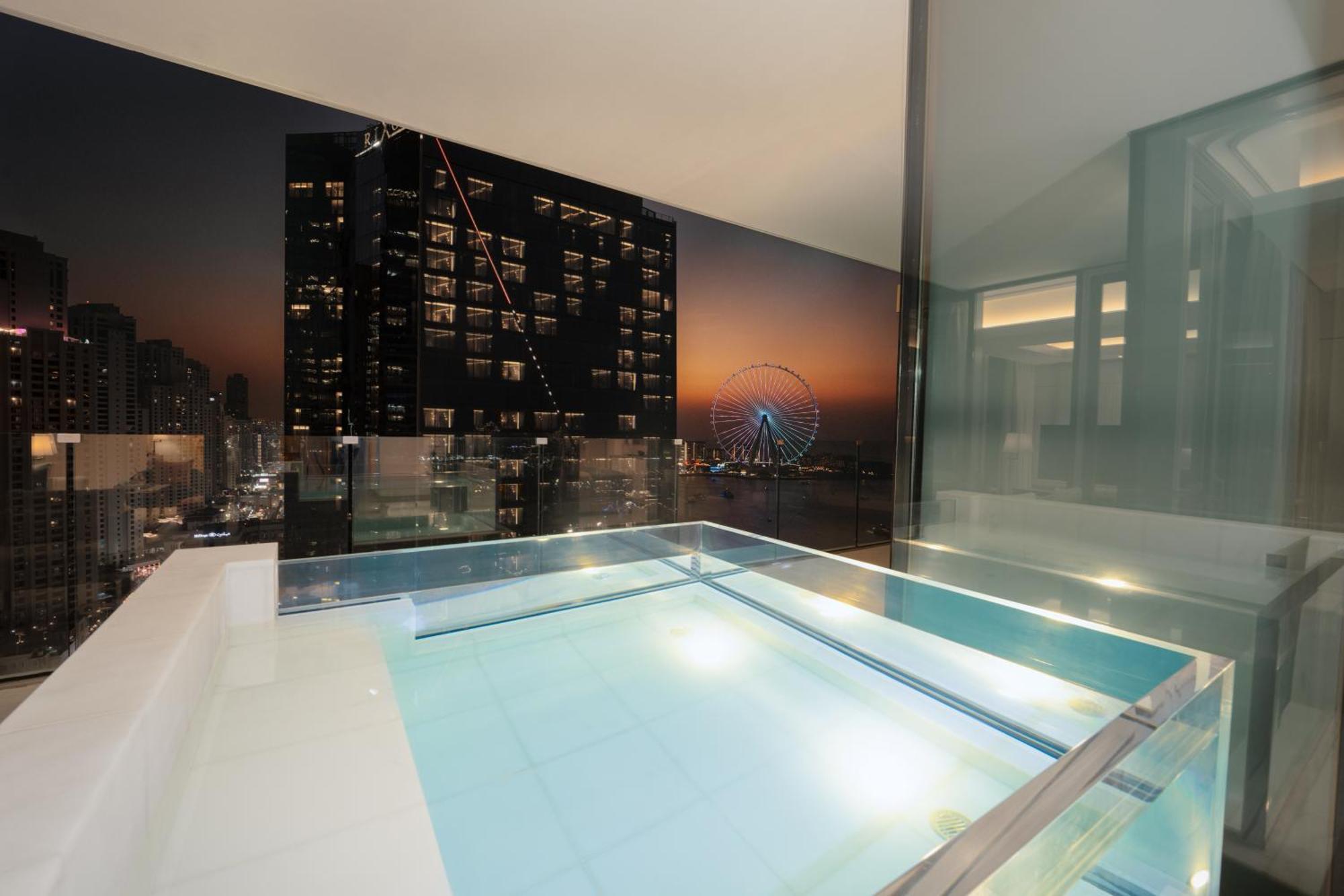 Five Luxe Hotel Dubai Exterior photo Sky Pool