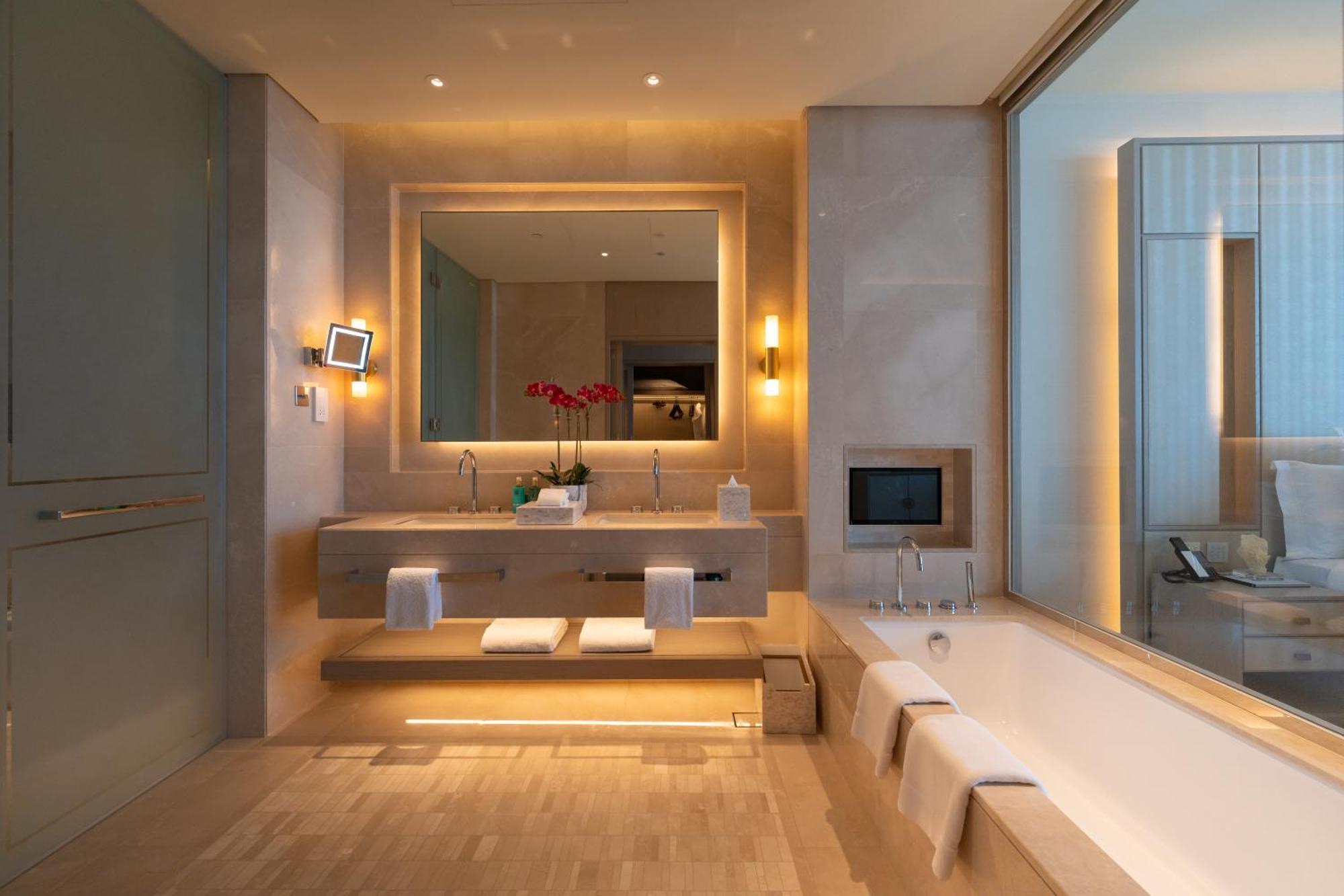 Five Luxe Hotel Dubai Exterior photo Bathroom