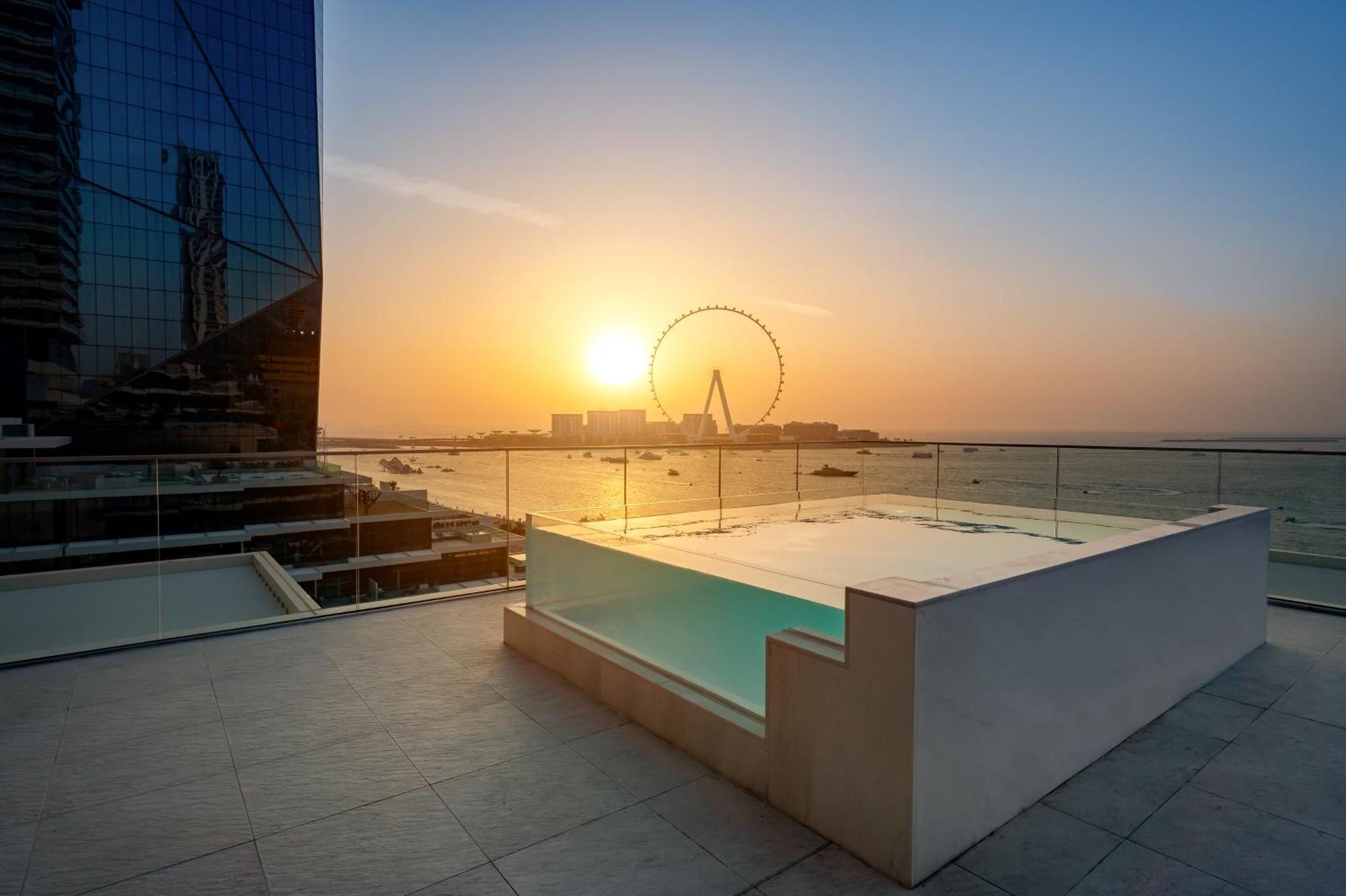 Five Luxe Hotel Dubai Exterior photo View of the Dubai Eye from the Address Sky Pool