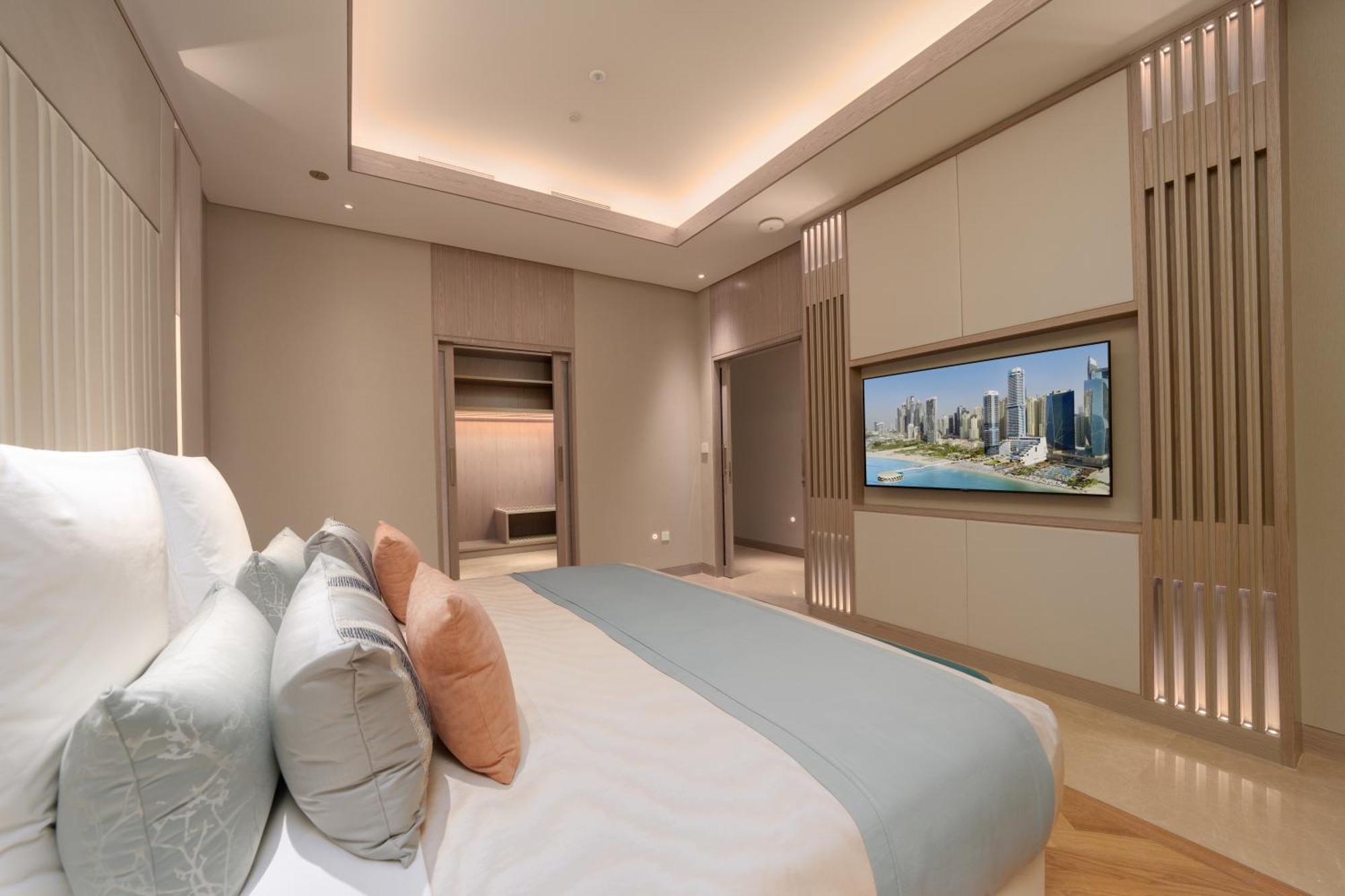 Five Luxe Hotel Dubai Exterior photo A bedroom