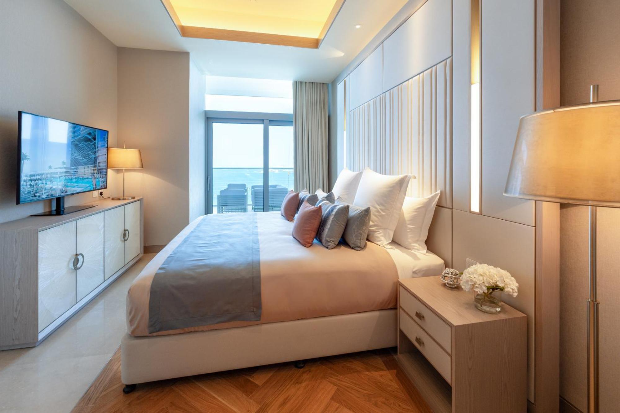 Five Luxe Hotel Dubai Exterior photo A bedroom at the hotel