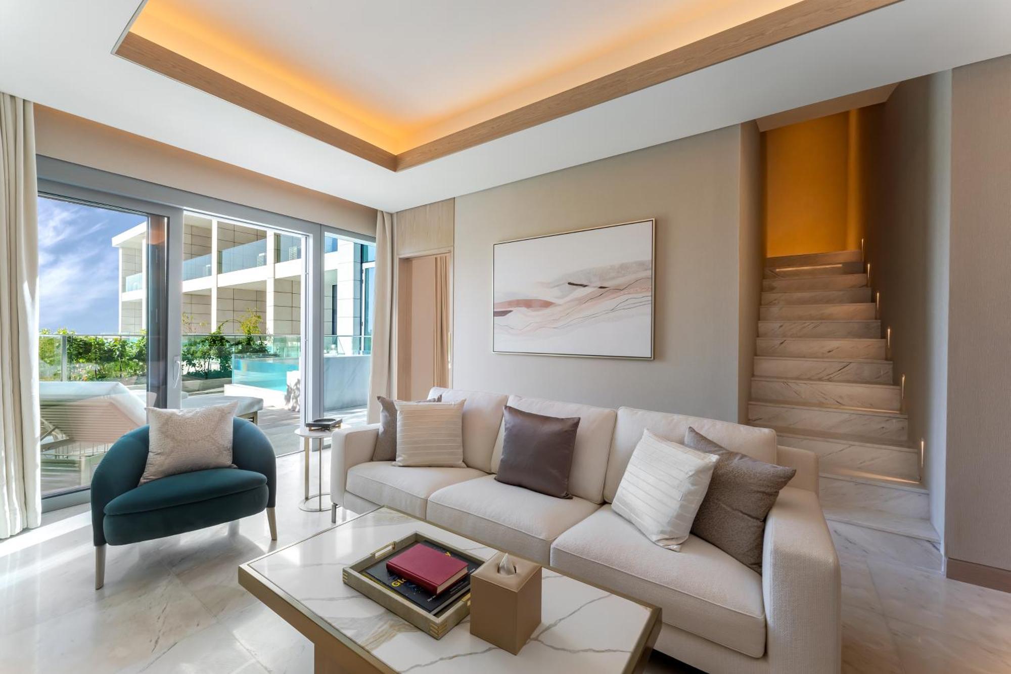 Five Luxe Hotel Dubai Exterior photo Living room