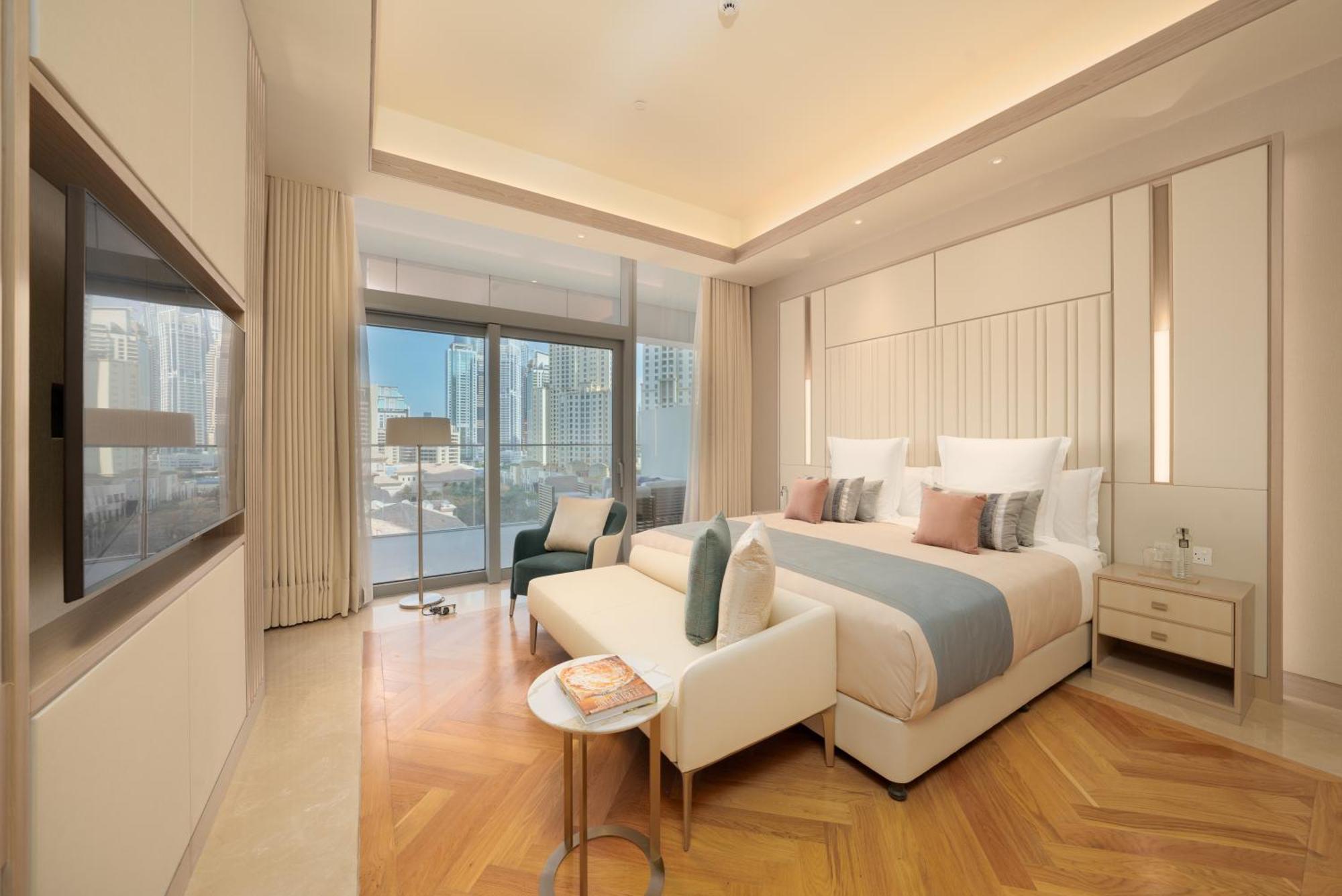Five Luxe Hotel Dubai Exterior photo Deluxe Suite