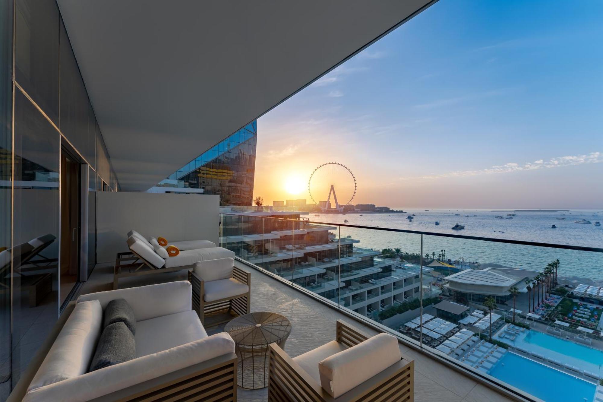 Five Luxe Hotel Dubai Exterior photo View of the Palm Jumeirah from the hotel